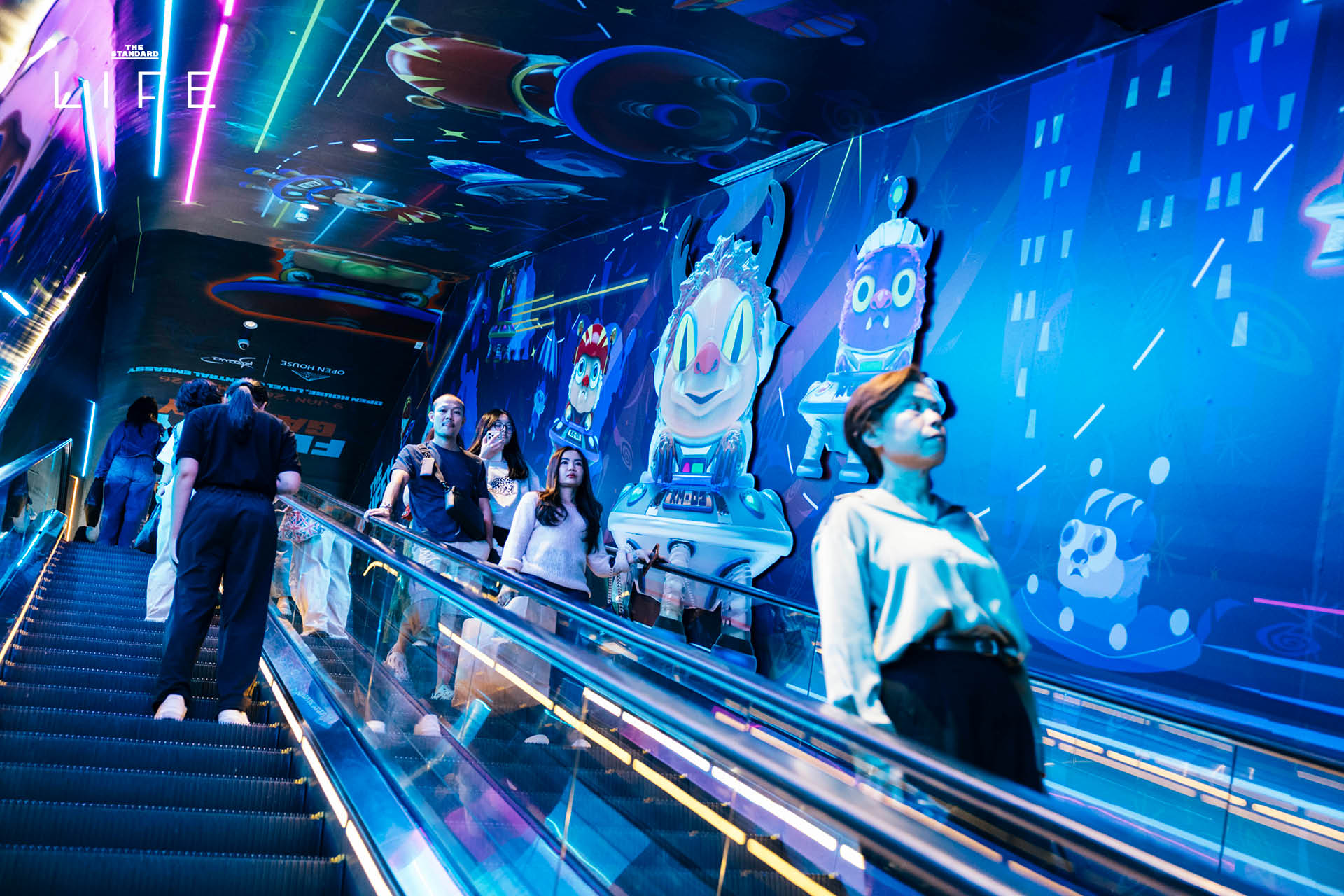 บรรยากาศนิทรรศการศิลปะ MRKREME THE FLUFFY GALAXY และเหล่าคาแรกเตอร์ปุกปุย