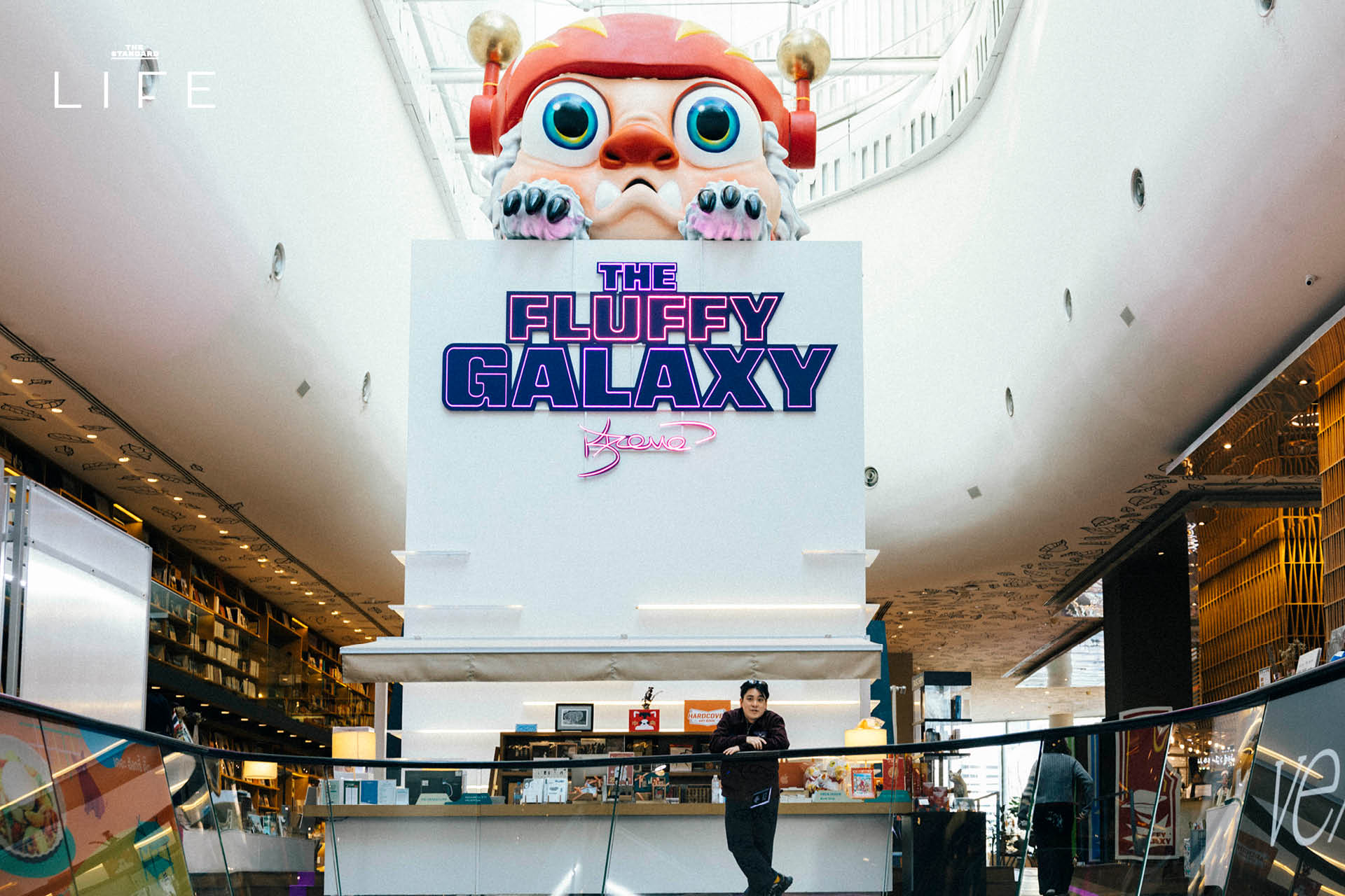 บรรยากาศนิทรรศการศิลปะ MRKREME THE FLUFFY GALAXY และเหล่าคาแรกเตอร์ปุกปุย
