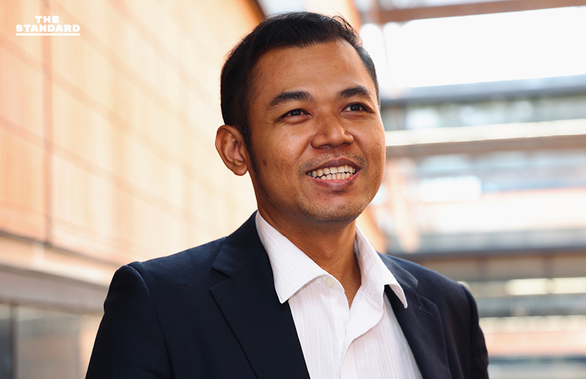 เทวฤทธิ์ มณีฉาย สมาชิกวุฒิสภา ขณะให้สัมภาษณ์ถึงประสบการณ์การทำงานในสภา