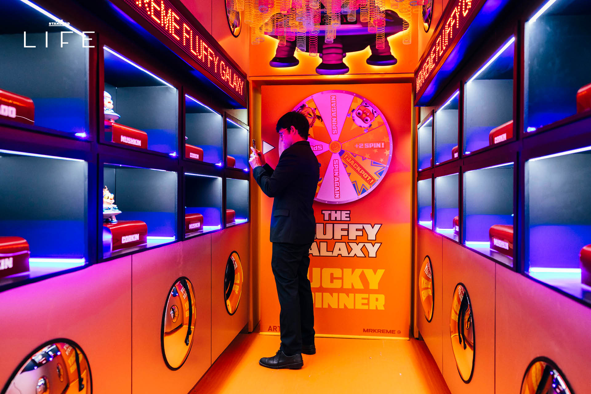 บรรยากาศนิทรรศการศิลปะ MRKREME THE FLUFFY GALAXY และเหล่าคาแรกเตอร์ปุกปุย