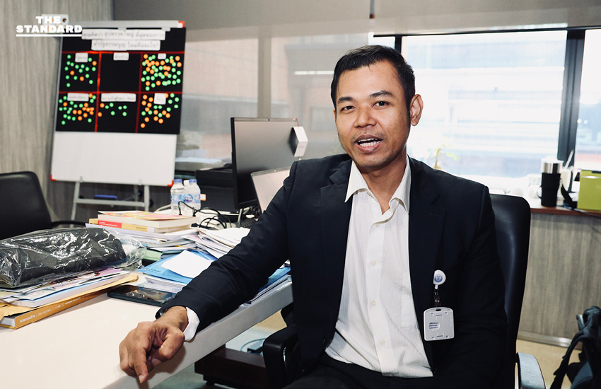 เทวฤทธิ์ มณีฉาย สมาชิกวุฒิสภา ขณะให้สัมภาษณ์ถึงประสบการณ์การทำงานในสภา