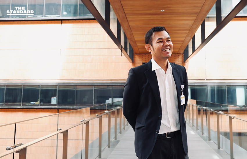 เทวฤทธิ์ มณีฉาย สมาชิกวุฒิสภา ขณะให้สัมภาษณ์ถึงประสบการณ์การทำงานในสภา