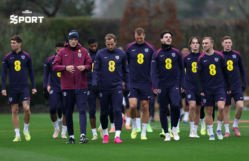 โธมัส ทูเคิล กำลังพูดคุยกับจู๊ด เบลลิงแฮมในสนามซ้อม