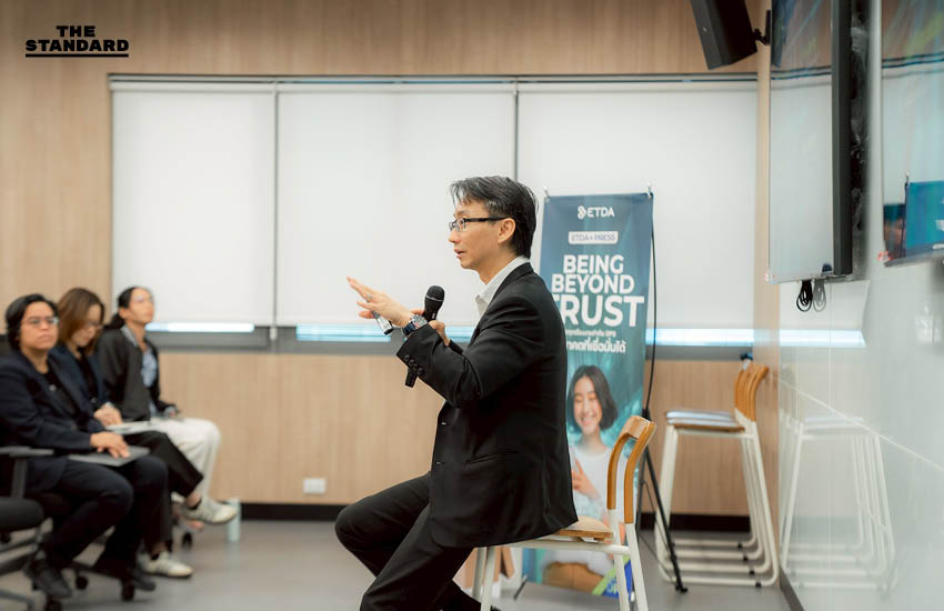 ดร.ชัยชนะ มิตรพันธ์ ผู้อำนวยการ ETDA
