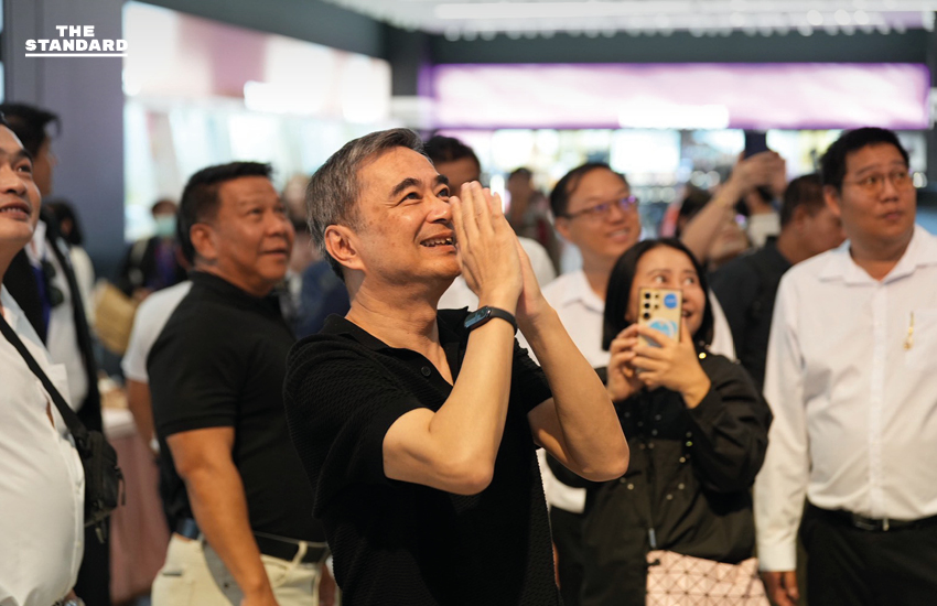 อภิสิทธิ์ เวชชาชีวะ พร้อมแคนดิเดตนายกฯ พรรคประชาธิปัตย์ ลงพื้นที่หาเสียงที่เซ็นทรัลเวสต์เกต พบปะประชาชน 1