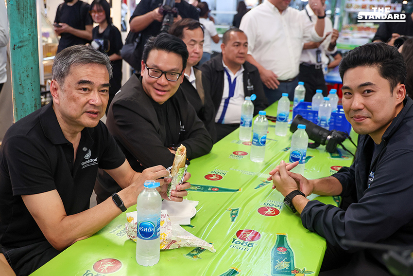 ‘อภิสิทธิ์’ นำทีมประชาธิปัตย์ลุย อโศก มั่นใจกระแสตอบรับดี ชูธงแก้ รัฐธรรมนูญไม่แตะ หมวด 1-2 พร้อมย้ำจุดยืนร่วมรัฐบาลต้องปราบทุจริต-ไร้ทุนเทา 10