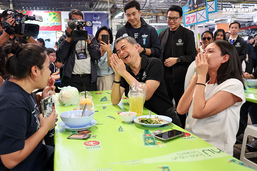 ‘อภิสิทธิ์’ นำทีมประชาธิปัตย์ลุย อโศก มั่นใจกระแสตอบรับดี ชูธงแก้ รัฐธรรมนูญไม่แตะ หมวด 1-2 พร้อมย้ำจุดยืนร่วมรัฐบาลต้องปราบทุจริต-ไร้ทุนเทา 4