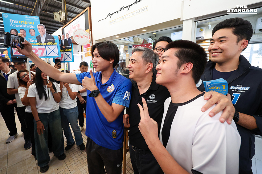 ‘อภิสิทธิ์’ นำทีมประชาธิปัตย์ลุย อโศก มั่นใจกระแสตอบรับดี ชูธงแก้ รัฐธรรมนูญไม่แตะ หมวด 1-2 พร้อมย้ำจุดยืนร่วมรัฐบาลต้องปราบทุจริต-ไร้ทุนเทา 7