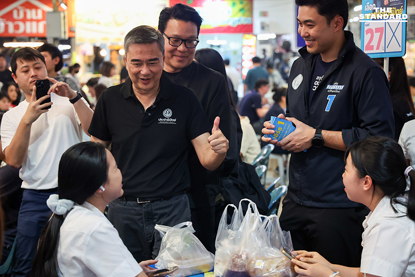 ‘อภิสิทธิ์’ นำทีมประชาธิปัตย์ลุย อโศก มั่นใจกระแสตอบรับดี ชูธงแก้ รัฐธรรมนูญไม่แตะ หมวด 1-2 พร้อมย้ำจุดยืนร่วมรัฐบาลต้องปราบทุจริต-ไร้ทุนเทา 8