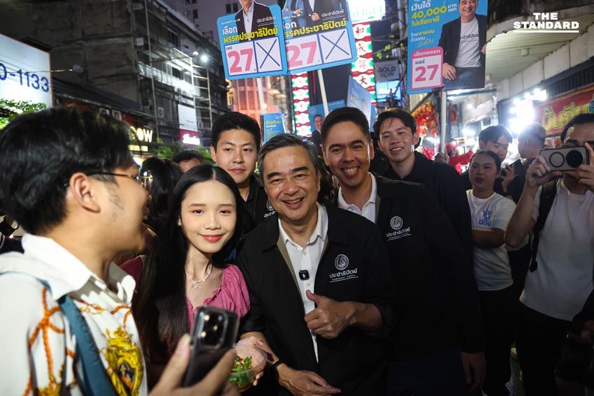 อภิสิทธิ์ประชาธิปัตย์ลุย เยาวราช อ้อนคนกรุงเทคะแนนทั้ง 33 เขต ดันบัตรสีชมพูเบอร์ 27 13