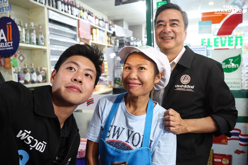 อภิสิทธิ์ประชาธิปัตย์ลุย เยาวราช อ้อนคนกรุงเทคะแนนทั้ง 33 เขต ดันบัตรสีชมพูเบอร์ 27 14