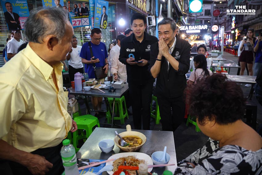 อภิสิทธิ์ประชาธิปัตย์ลุย เยาวราช อ้อนคนกรุงเทคะแนนทั้ง 33 เขต ดันบัตรสีชมพูเบอร์ 27 5