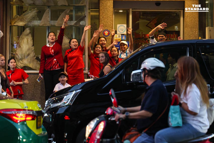 อภิสิทธิ์ประชาธิปัตย์ลุย เยาวราช อ้อนคนกรุงเทคะแนนทั้ง 33 เขต ดันบัตรสีชมพูเบอร์ 27 8