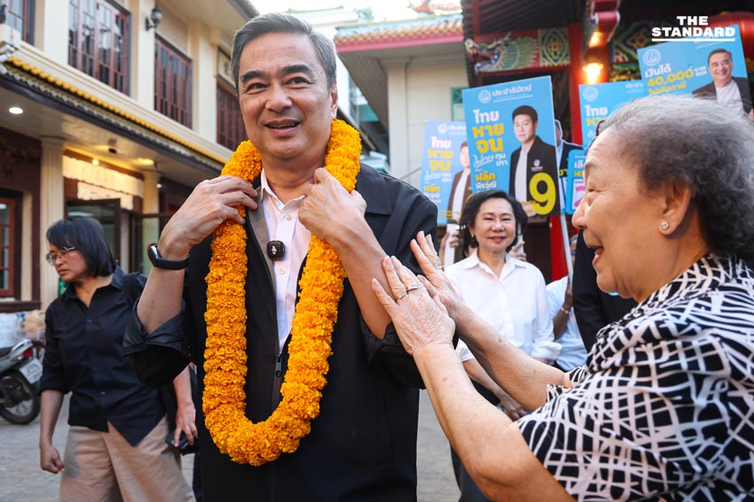 อภิสิทธิ์ประชาธิปัตย์ลุย เยาวราช อ้อนคนกรุงเทคะแนนทั้ง 33 เขต ดันบัตรสีชมพูเบอร์ 27 9