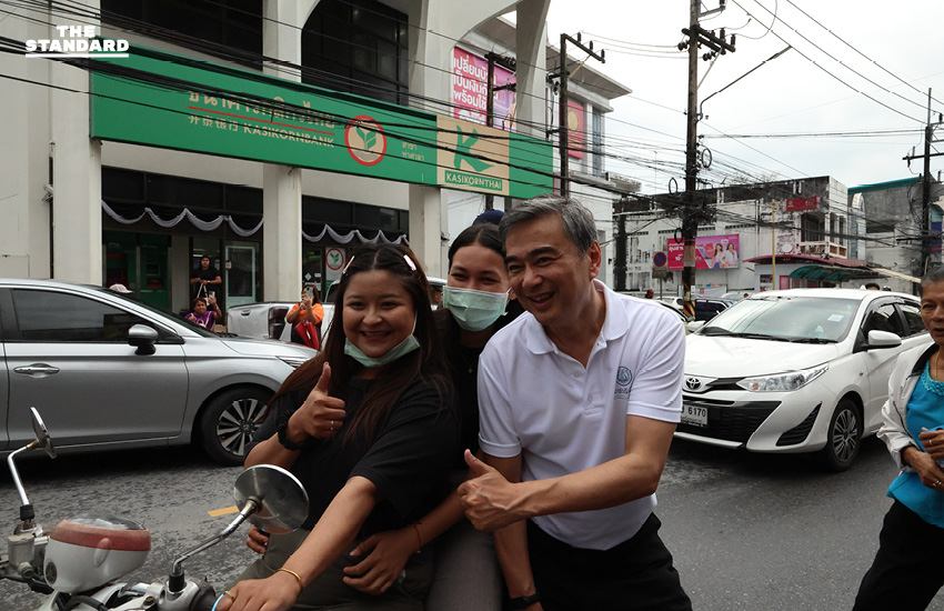 อภิสิทธิ์หาเสียงตลาดสิชล ขอคะแนนคืน ประชาธิปัตย์ รับหนักใจ กระแสซื้อเสียง ปักษ์ใต้ระบาดหนัก ชี้ถึงเวลาพอกันทีการเมืองใช้เงินตัดสิน 7