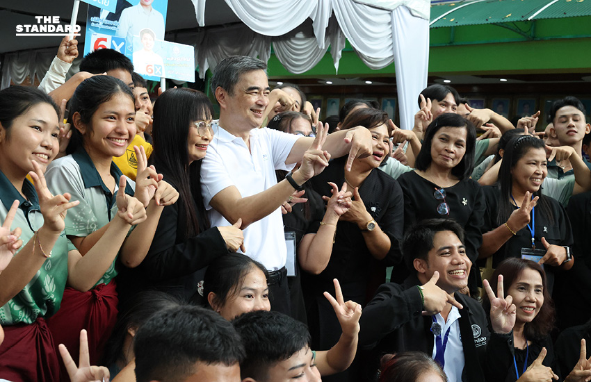 อภิสิทธิ์หาเสียงตลาดสิชล ขอคะแนนคืน ประชาธิปัตย์ รับหนักใจ กระแสซื้อเสียง ปักษ์ใต้ระบาดหนัก ชี้ถึงเวลาพอกันทีการเมืองใช้เงินตัดสิน 8