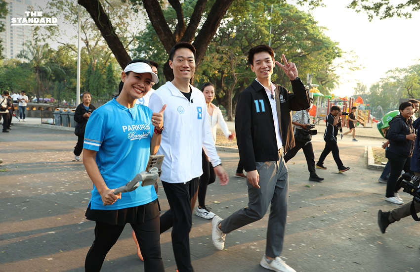 อภิสิทธิ์-การดี นำผู้สมัคร สส. เดินหาเสียง สวนลุม ชูนโยบายช่วยลดฝุ่น PM2.5 2