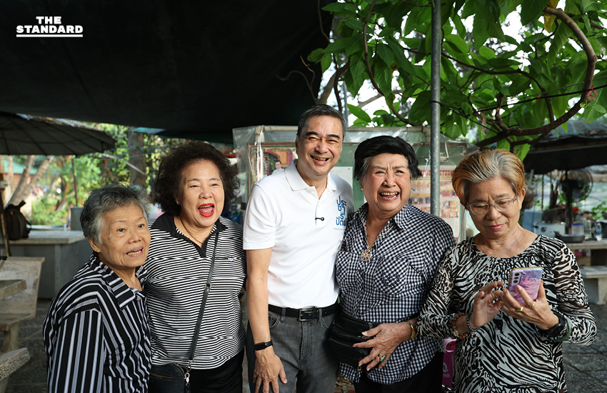 อภิสิทธิ์-การดี นำผู้สมัคร สส. เดินหาเสียง สวนลุม ชูนโยบายช่วยลดฝุ่น PM2.5 4