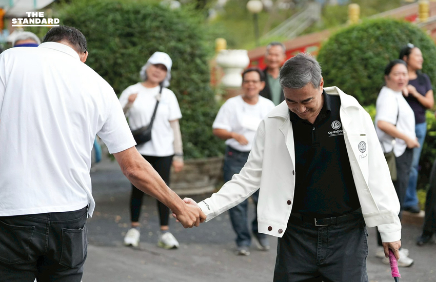 อภิสิทธิ์ เวชชาชีวะ และ กรณ์ จาติกวณิช ลงพื้นที่หาเสียงที่เขตสาทร กรุงเทพฯ พบปะประชาชน 4