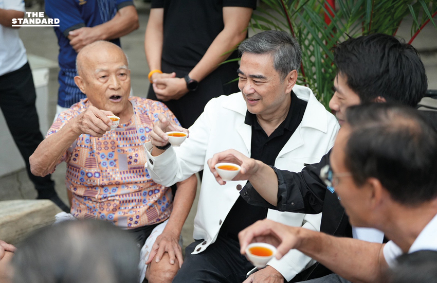 อภิสิทธิ์ เวชชาชีวะ และ กรณ์ จาติกวณิช ลงพื้นที่หาเสียงที่เขตสาทร กรุงเทพฯ พบปะประชาชน 6