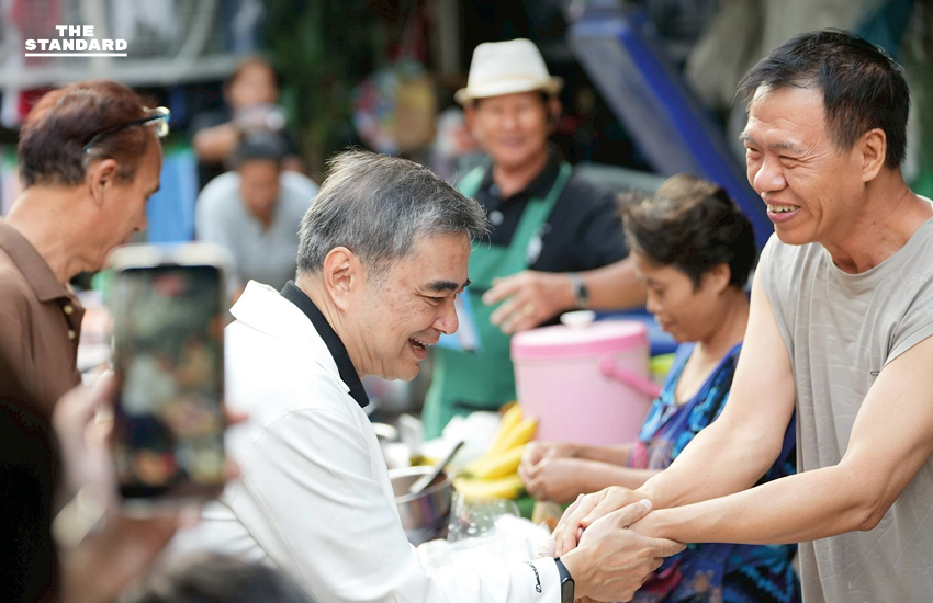 อภิสิทธิ์ เวชชาชีวะ และ กรณ์ จาติกวณิช ลงพื้นที่หาเสียงที่เขตสาทร กรุงเทพฯ พบปะประชาชน 9