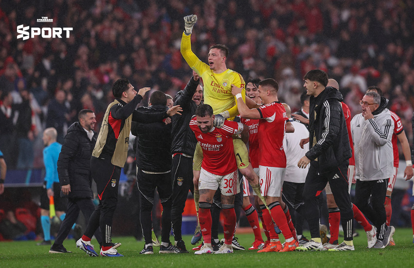 ภาพ อนาโตลี ทรูบิน ผู้รักษาประตูทีม เบนฟิกา กำลังเฉลิมฉลองการทำประตูแรกในชีวิตที่ช่วยทีมเข้ารอบ UCL 3