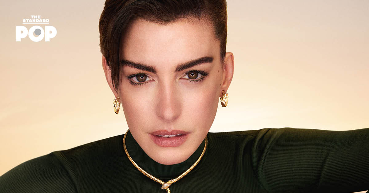 Anne Hathaway กลับมาขึ้นแคมเปญ Serpenti ของ BVLGARI ประจำปี 2026