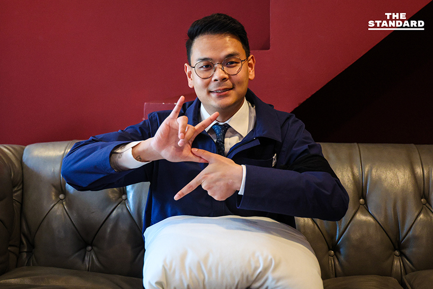 ตามกฎการเว้นวรรคที่คุณระบุ (add a space before proper nouns that follow a verb) ในประโยคนี้ไม่มีคำนามเฉพาะที่ตามหลังคำกริยาโดยตรง ดังนั้นจึงไม่จำเป็นต้องมีการเปลี่ยนแปลงครับ **เวทีรวมตัวตึง Anti-Corruption Battle เวทีดีเบตที่ 2 ของ THE STANDARD** 7