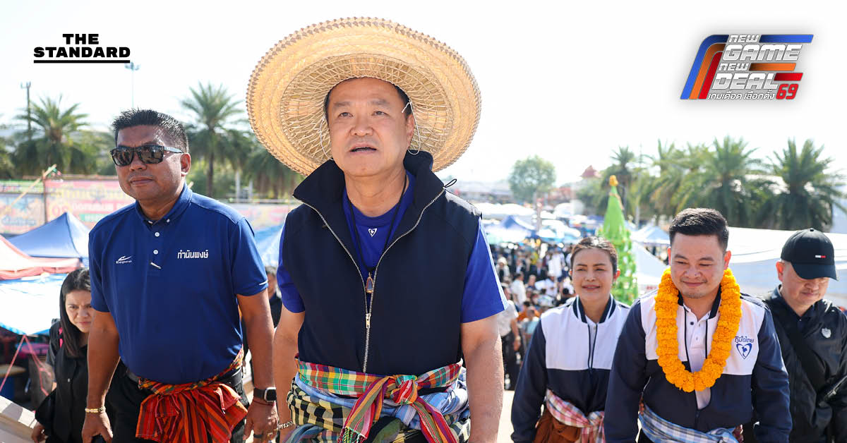 อนุทิน ชาญวีรกูล หัวหน้าพรรคภูมิใจไทย สักการะศาลสมเด็จพระนเรศวรมหาราช ที่หนองบัวลำภู ก่อนลงพื้นที่หาเสียง