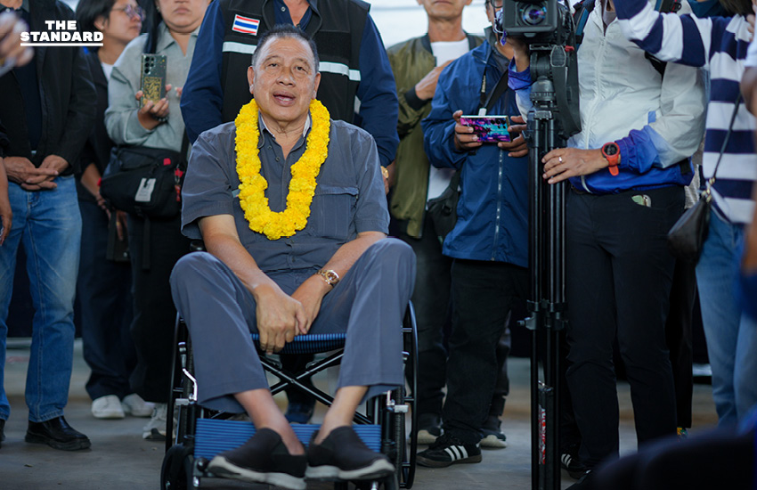 อนุทิน ชาญวีรกูล ปราศรัยหาเสียงที่นครราชสีมา เคียงข้าง วิรัช รัตนเศรษฐ บนรถเข็น 2