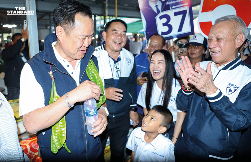 อนุทิน ขนทัพแกนนำ ภูมิใจไทย เดินตลาด ต้นปาล์ม กระบี่ หาเสียง ภาคใต้ ชาวบ้านคล้องพวงสะตอ อวยพรนั่ง นายกฯ ต่อ 1