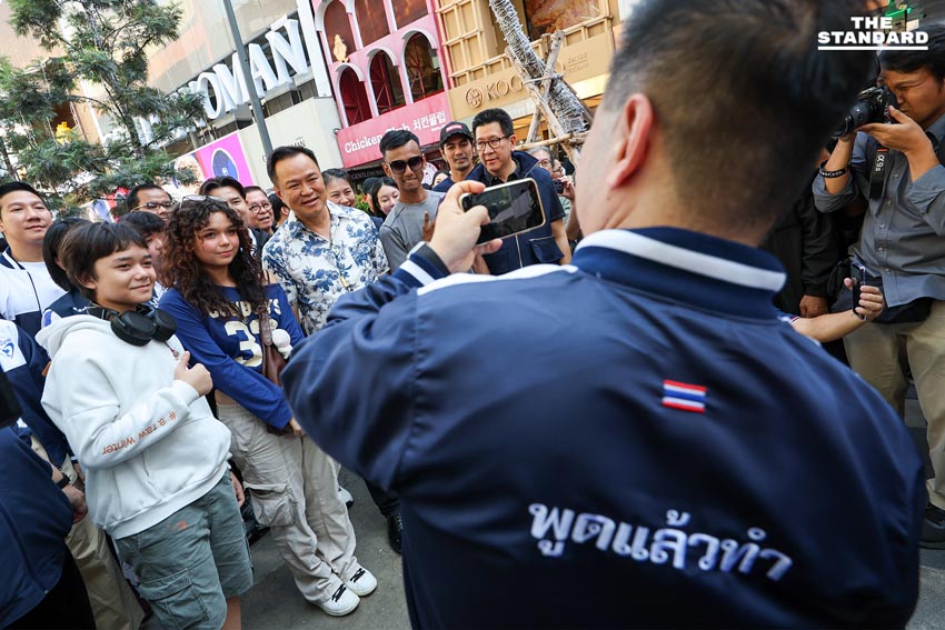 อนุทิน นำทีม ภูมิใจไทย เช็กอิน สยาม เรียกเสียงเชียร์คนรุ่นใหม่ ถูกขอสัมภาษณ์ทำคอนเทน วัยรุ่น สยาม อ้อนขอคะแนน ลุงตู่ ให้ ลุงหนู 12