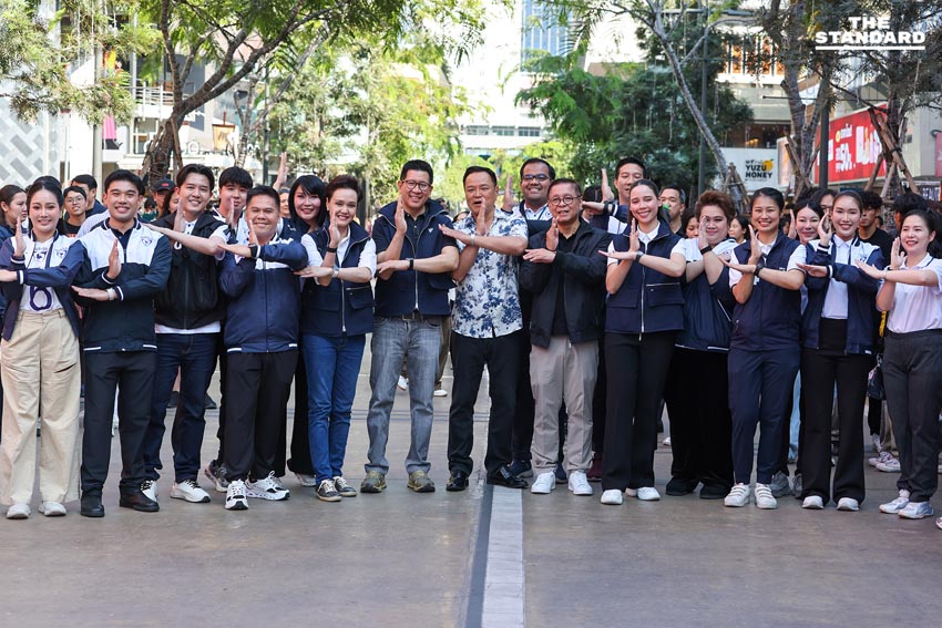 อนุทิน นำทีม ภูมิใจไทย เช็กอิน สยาม เรียกเสียงเชียร์คนรุ่นใหม่ ถูกขอสัมภาษณ์ทำคอนเทน วัยรุ่น สยาม อ้อนขอคะแนน ลุงตู่ ให้ ลุงหนู 15