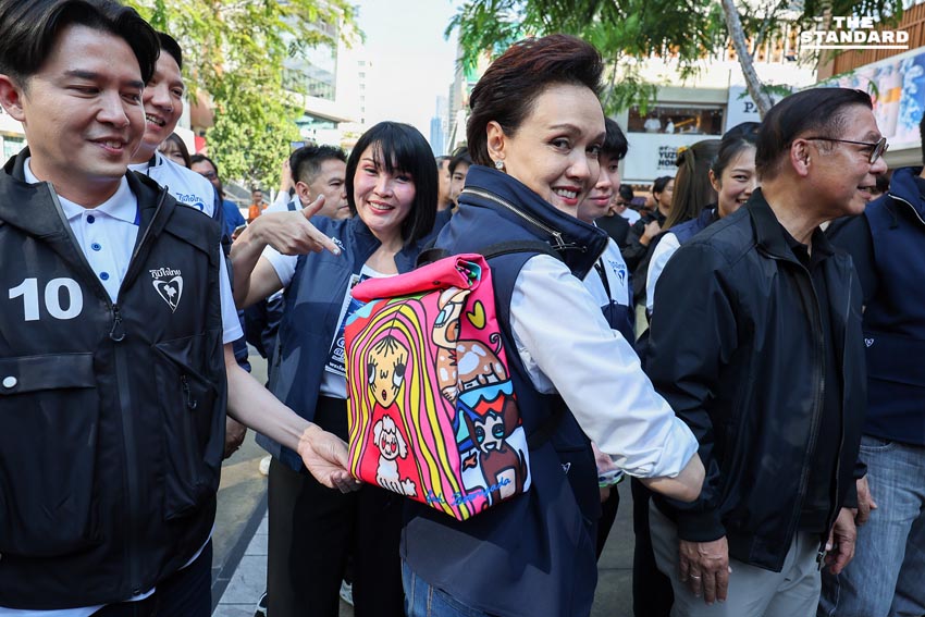 อนุทิน นำทีม ภูมิใจไทย เช็กอิน สยาม เรียกเสียงเชียร์คนรุ่นใหม่ ถูกขอสัมภาษณ์ทำคอนเทน วัยรุ่น สยาม อ้อนขอคะแนน ลุงตู่ ให้ ลุงหนู 5