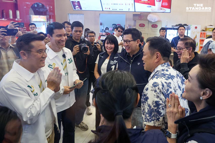 อนุทิน นำทีม ภูมิใจไทย เช็กอิน สยาม เรียกเสียงเชียร์คนรุ่นใหม่ ถูกขอสัมภาษณ์ทำคอนเทน วัยรุ่น สยาม อ้อนขอคะแนน ลุงตู่ ให้ ลุงหนู 6