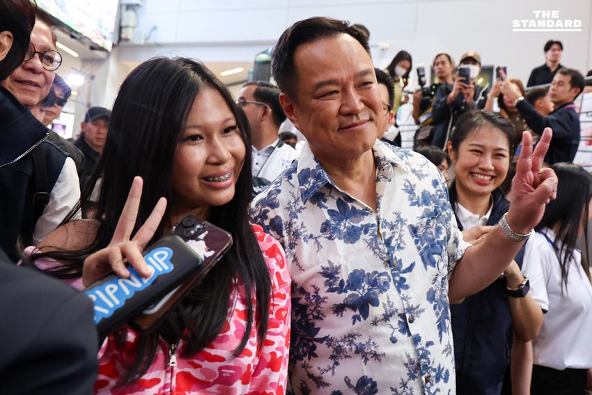 อนุทิน นำทีม ภูมิใจไทย เช็กอิน สยาม เรียกเสียงเชียร์คนรุ่นใหม่ ถูกขอสัมภาษณ์ทำคอนเทน วัยรุ่น สยาม อ้อนขอคะแนน ลุงตู่ ให้ ลุงหนู 7