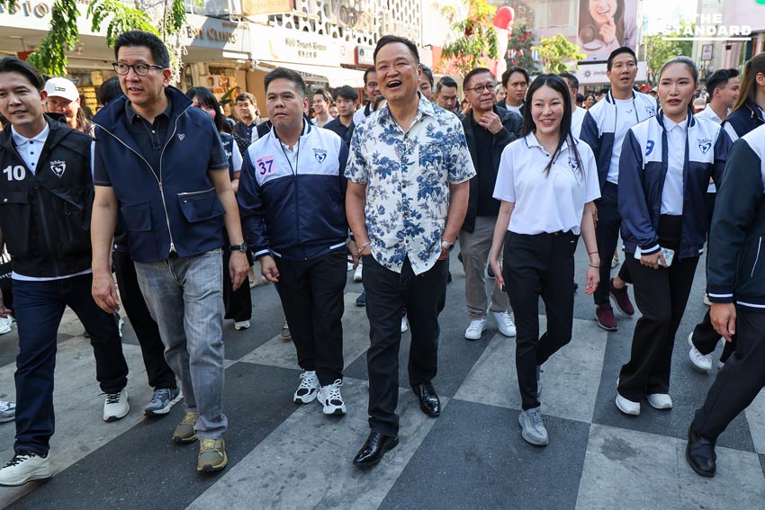 อนุทิน นำทีม ภูมิใจไทย เช็กอิน สยาม เรียกเสียงเชียร์คนรุ่นใหม่ ถูกขอสัมภาษณ์ทำคอนเทน วัยรุ่น สยาม อ้อนขอคะแนน ลุงตู่ ให้ ลุงหนู 9