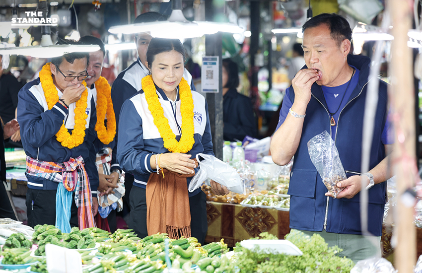 อนุทิน ชาญวีรกูล หาเสียง ตลาดห้วยเดื่อ หนองบัวลำภู พูดคุย และ ทักทายประชาชน อย่างเป็นกันเอง 2