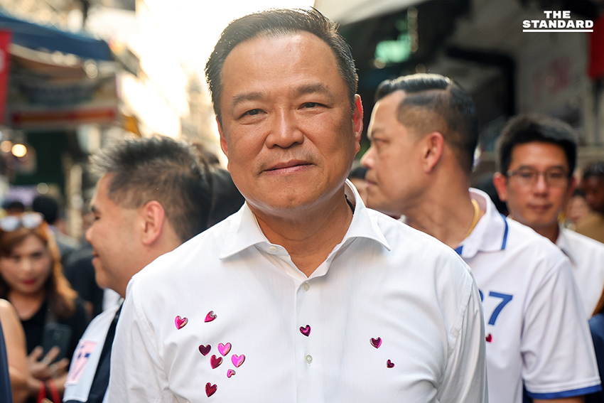 อนุทิน เดินหาเสียง **สำเพ็ง-เยาวราช** กินก๋วยจั๊บร้านดัง-ไหว้พระขอพรพ่อค้าแม่ค้าทวง **คนละครึ่งพลัส** บอกจะตายกันหมดแล้ว พร้อมติดสติ๊กเกอร์หัวใจนายกฯ ขอจัดการ **กัมพูชา**ให้ราบคาบ 2