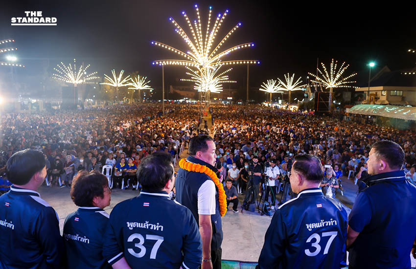 อนุทิน ชาญวีรกูล หัวหน้าพรรคภูมิใจไทย ปราศรัยหาเสียงต่อหน้าประชาชนจำนวนมากที่จังหวัดเพชรบูรณ์ 3