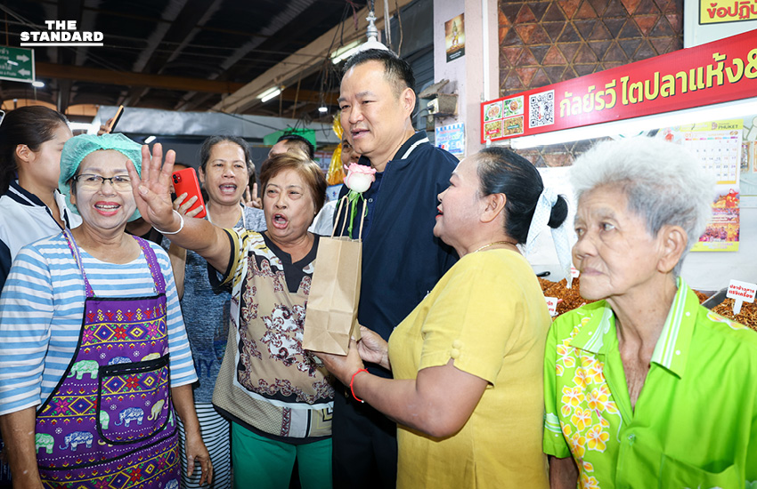 อนุทินเดินตลาดสด ภูเก็ต โต้คนด่าโหนกระแสชาตินิยม ย้อนถามเป็น คนไทยหรือไม่ มองปลุกกระแสแล้วไม่ดี แบบนี้จะมาอาสาทำเพื่อบ้านเมืองอย่างไร 2