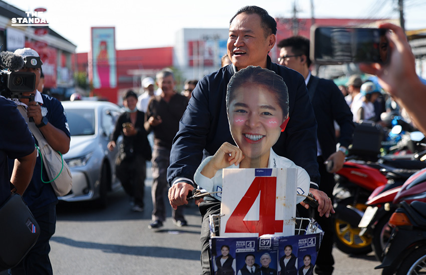 อนุทินเดินตลาดสด ภูเก็ต โต้คนด่าโหนกระแสชาตินิยม ย้อนถามเป็น คนไทยหรือไม่ มองปลุกกระแสแล้วไม่ดี แบบนี้จะมาอาสาทำเพื่อบ้านเมืองอย่างไร 4