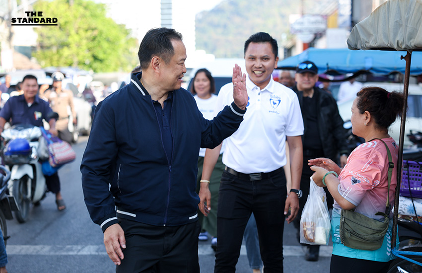 อนุทินเดินตลาดสด ภูเก็ต โต้คนด่าโหนกระแสชาตินิยม ย้อนถามเป็น คนไทยหรือไม่ มองปลุกกระแสแล้วไม่ดี แบบนี้จะมาอาสาทำเพื่อบ้านเมืองอย่างไร 5