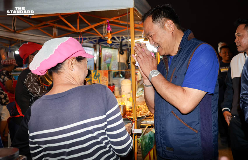 อนุทิน เดินหาเสียงถนนคนเดินประจวบฯ ฝากเลือก ภูมิใจไทย ทั้งคนทั้งพรรค เจอทวง คนละครึ่ง ประกาศชัดกลับมาทำต่อ 100% 3