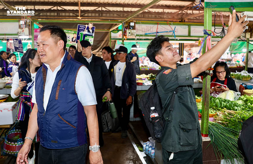 อนุทิน เดิน ตลาดศรีสงคราม นครพนม ขอเสียงหนุน ‘ศุภพานี โพธิ์สุ’ เข้าสภา ย้ำอย่ากังวลปมชายแดน ลั่น กัมพูชา ยุ่งเมื่อไรรับบทเรียนแสนสาหัส 6