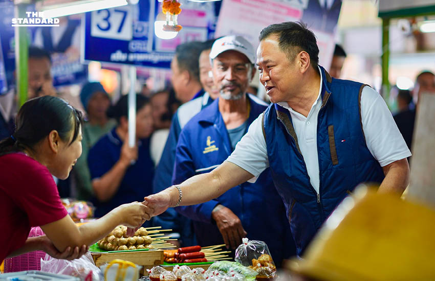 อนุทิน เดิน ตลาดศรีสงคราม นครพนม ขอเสียงหนุน ‘ศุภพานี โพธิ์สุ’ เข้าสภา ย้ำอย่ากังวลปมชายแดน ลั่น กัมพูชา ยุ่งเมื่อไรรับบทเรียนแสนสาหัส 7