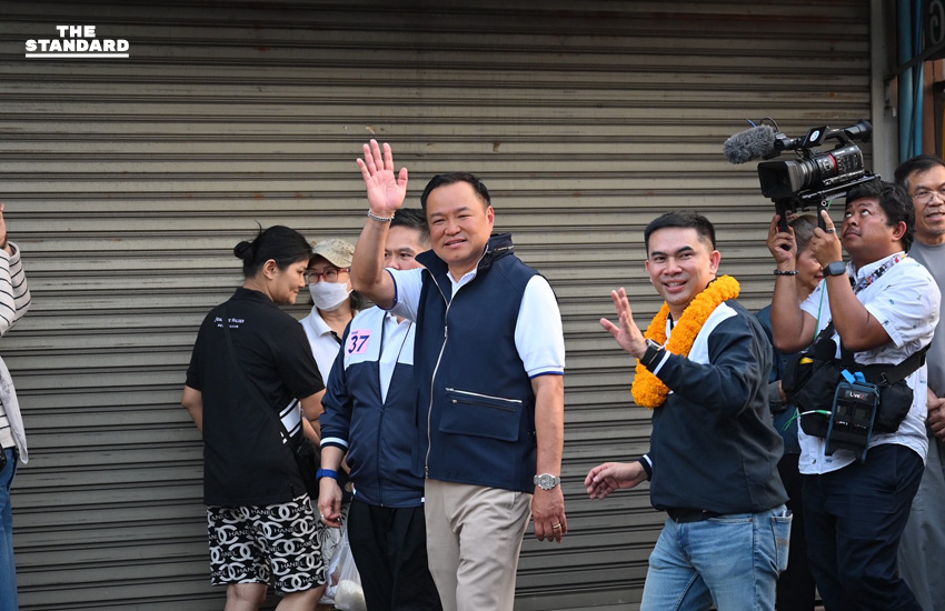 อนุทินลุยเดินหาเสียง ช่วย **‘เอก สายไหมต้องรอด’** หวังคนกรุงให้โอกาส ย้ำนโยบายแข็งกร้าว ไม่เสียดินแดน ไม่ต้องเกรงใจใคร เพราะไม่มี **อังเคิล** 1