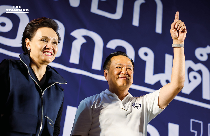 อนุทิน ชาญวีรกูล หัวหน้าพรรคภูมิใจไทย ปราศรัยเว้าภาษาอีสานต่อหน้าประชาชนที่จังหวัดอุบลราชธานี เพื่อช่วยหาเสียงให้ สุดารัตน์ พิทักษ์พรพัลลภ 2