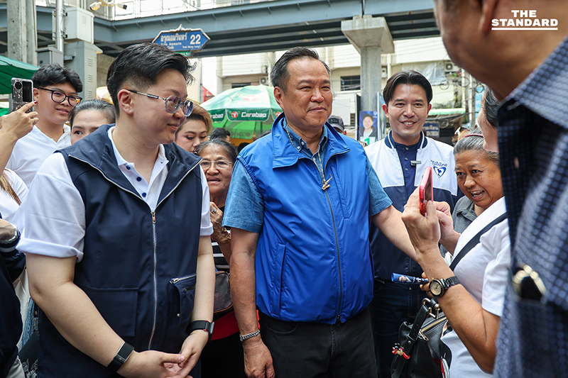 อนุทิน นำ ภูมิใจไทย ลงพื้นที่ ตลาดวังหลัง รับฟังเสียงพ่อค้าแม่ค้าหนุน ‘คนละครึ่ง’ ไปต่อ บอกตอนนั้นมอบคะแนนให้ ลุงตู่ ตอนนี้ให้ น้องหนู 5
