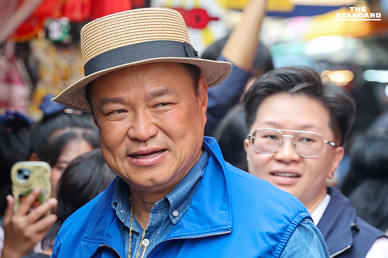 อนุทิน นำ ภูมิใจไทย ลงพื้นที่ ตลาดวังหลัง รับฟังเสียงพ่อค้าแม่ค้าหนุน ‘คนละครึ่ง’ ไปต่อ บอกตอนนั้นมอบคะแนนให้ ลุงตู่ ตอนนี้ให้ น้องหนู 6